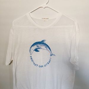 White graphic T shirt